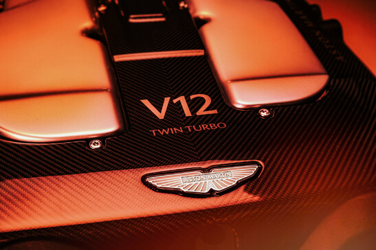 Aston Martin realizza un nuovo V12 da 835 CV