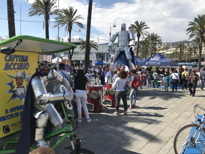 Torna Nelle Piazze Capitan Acciaio Per Spiegare Il Riciclo Rifiuti