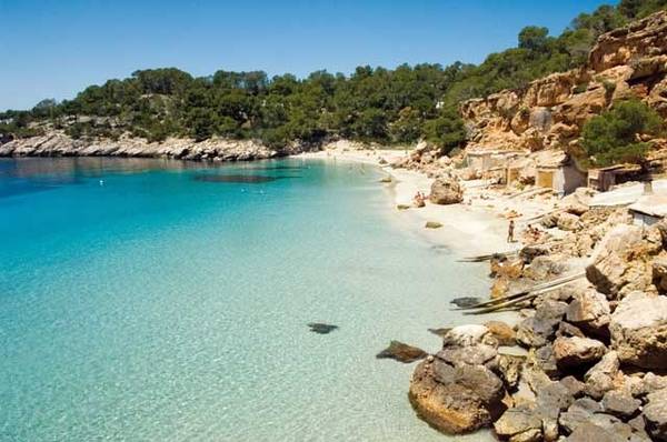 Ibiza per 'vip', la spiaggia di Cala Saladeta (Foto: All in Ibiza)