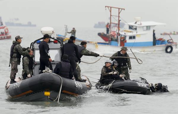 Corea Sud: traghetto, arrestati altri 4 membri equipaggio