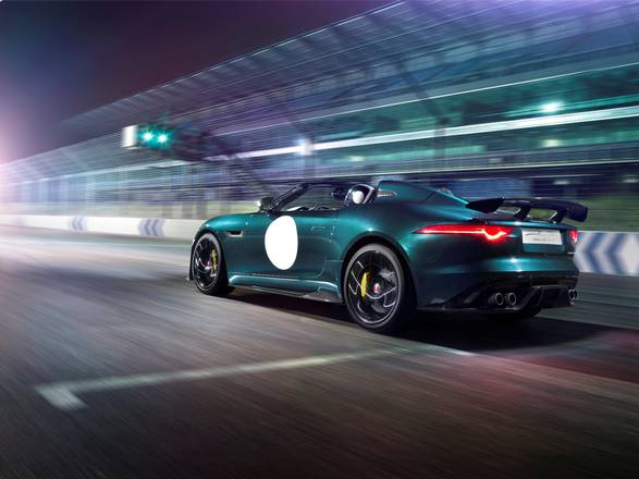 Jaguar celebra D-Type regina a Le Mans con F-Type Project 7