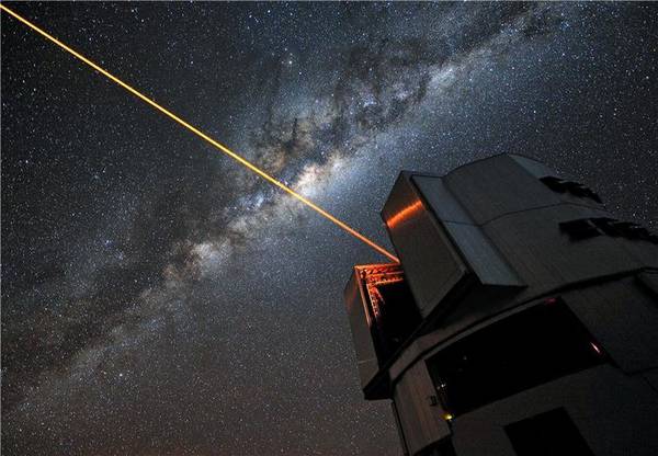 Un mantello dell'invisibilità laser può nascondere la Terra alla vista degli alieni (fonte: ESO/ G.Hudepohl)