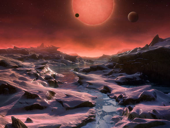 Ricostruzione artistica del panorama su uno dei tre pianeti in orbita intorno alla stella Trappist-1 (fonte: ESO/M. Kornmesser)