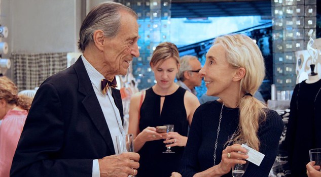 Il nipote di Diana Vreeland, Alexander Vreeland, ideatore della linea di profumi con il nome di sua nonna, con Carla Sozzani a 10 Corso Como