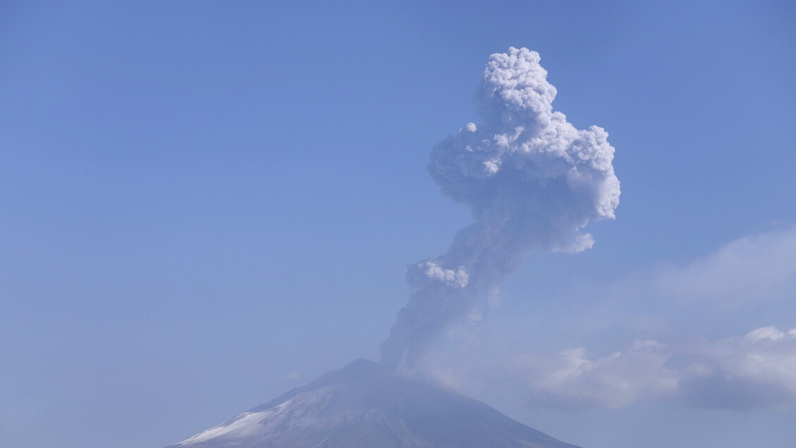 L Eruzione Del Vulcano Popocatepetl In Messico Primopiano Ansa It