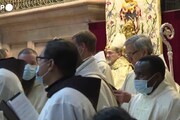 Pasqua, presenti anche i fedeli per la messa alla Basilica del Santo Sepolcro