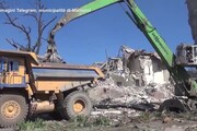 A Mariupol 'i russi demoliscono le case senza recuperare i cadaveri'
