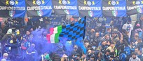 Festa Inter: squadra a San Siro tra cori e fumogeni