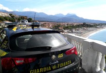 Automobile della Guardia di Finanza (ANSA)