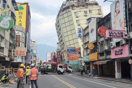 Nuove scosse a Taiwan, il palazzo si inclina ulteriormente