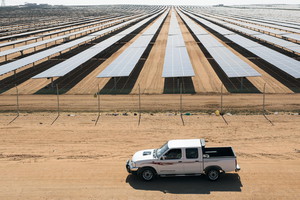 Un impianto di pannelli fotovoltaici in Nord Africa (ANSA)