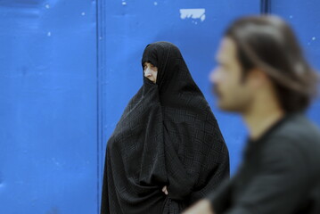 Donna iraniana con il velo