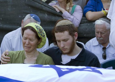 Dolore e rabbia ai funerali di Gilad, Naftali, Eyal (ANSA)