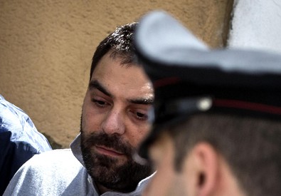 Luca Gramazio viene arrestato dai carabinieri (ANSA)