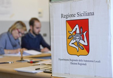 Elezioni: regionali Sicilia, aperti i seggi (ANSA)