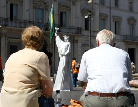 Una coppia di anziani (foto: ANSA )