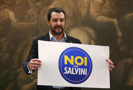 'Noi con Salvini', leader Lega presenta simbolo sud © ANSA