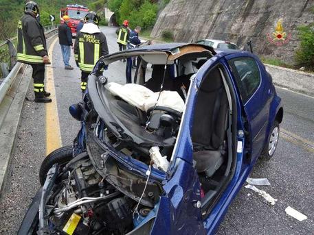 incidenti stradali donna muore bruciata lombardia ansa it