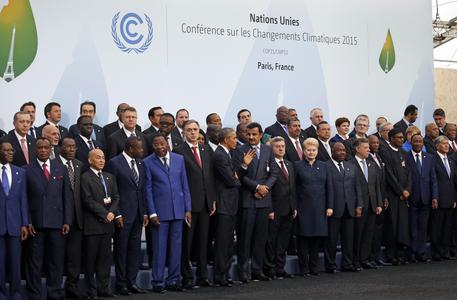 Foto di gruppo alla conferenza sul clima Parigi © AP