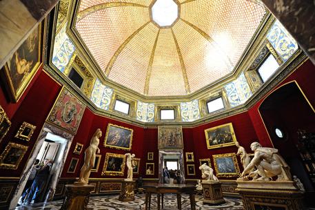 Visitatori alla Galleria degli Uffizi © ANSA