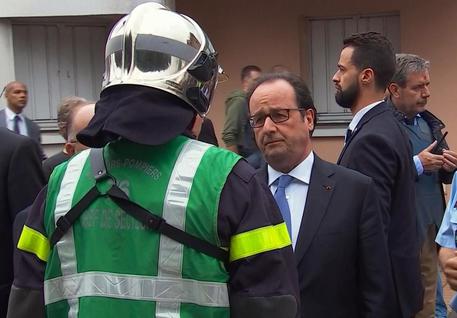 Hollande a Rouen in un frame tratto da un video © AP