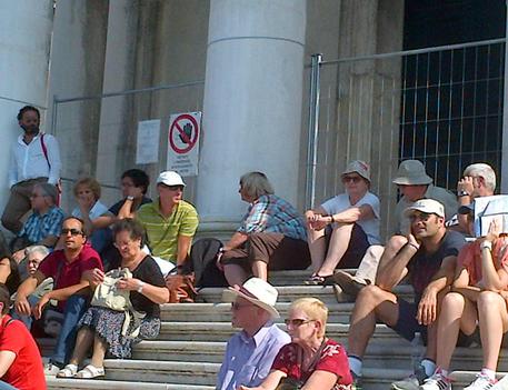 foto archivio - turisti a Venezia © ANSA