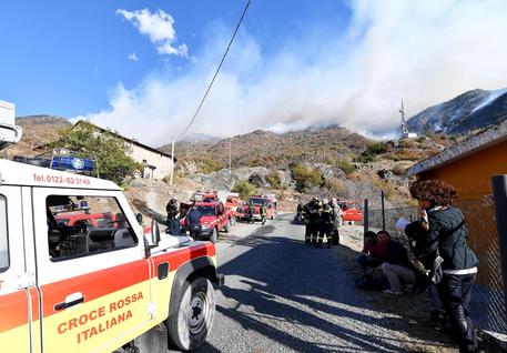 Incendi:emergenza Val Susa,vigili fuoco bloccati nella notte © ANSA