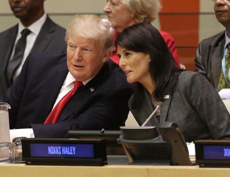 Donald Trump con Nikki Haley nei giorni scorsi © AP