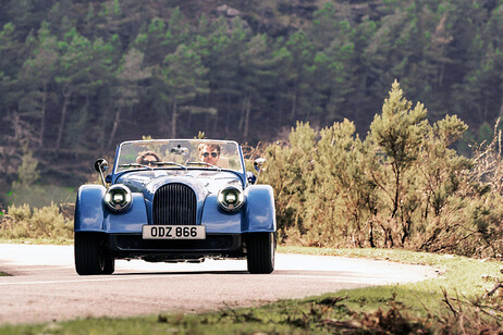 Morgan Plus Four, il fascino del roadster britannico