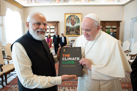 El papa Francisco con el premier indio Narendra Modi en un encuentro en el Vaticano