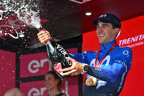 Sánchez Mayo celebra al final de la sexta etapa