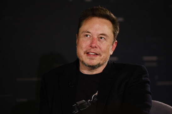 Elon Musk renderà aperta Grok, la sua intelligenza artificiale