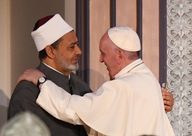 Papa Francesco con il Grande Imam (ANSA)