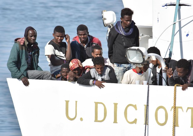 La nave Diciotti in una foto d'archivio (ANSA)