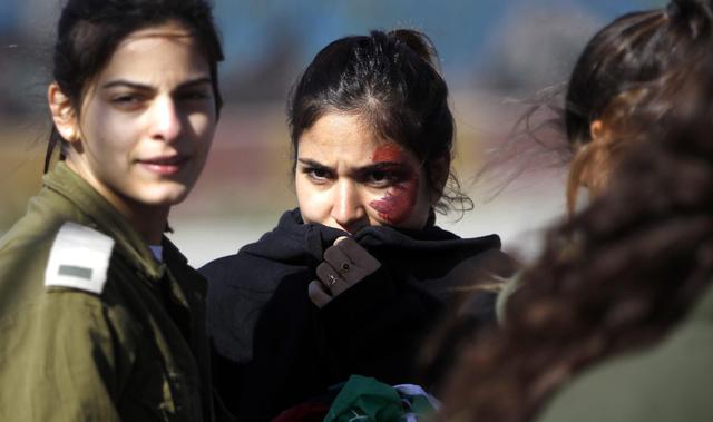 Soldatesse Israeliane Durante Un Esercitazione Hebron Curiosita Ansa It