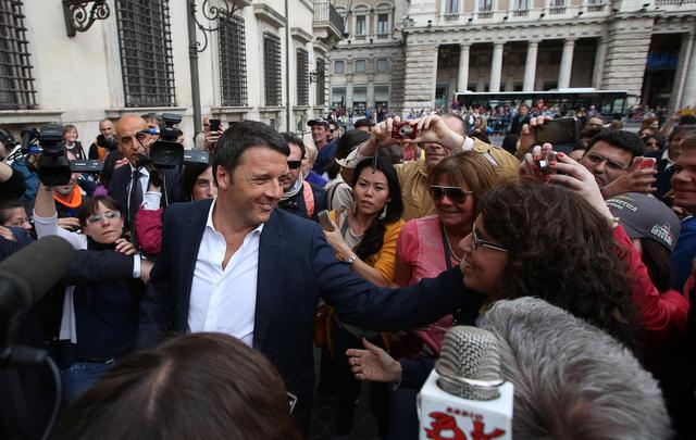 Bagno Di Folla E Selfie Per Matteo Renzi Primopiano Ansait