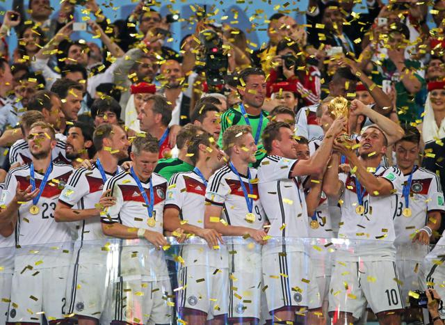 Germania Campione, Alza La Coppa Del Mondo - Mondiali Brasile 2014 ...