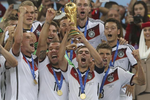 Germania Campione, Alza La Coppa Del Mondo - Mondiali Brasile 2014 ...