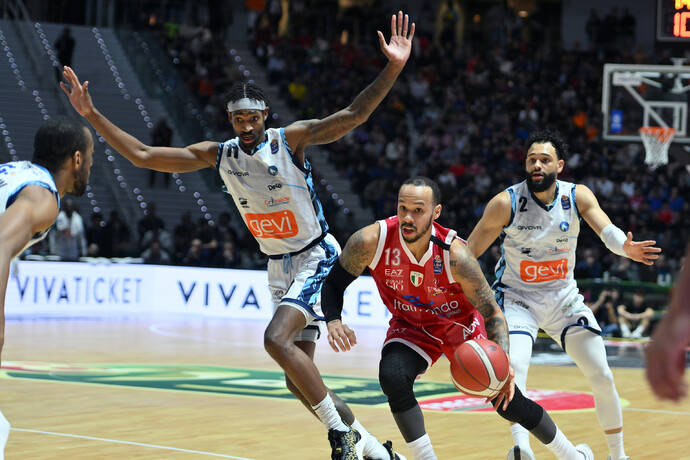 Basket 72 77 A Milano La Gevi Napoli Vince La Coppa Italia Basket