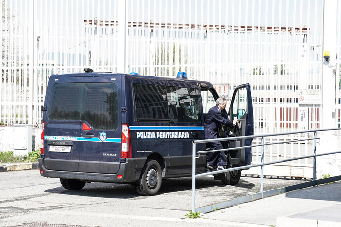 Droga In Carcere Per Detenuti Preso Agente Della Penitenziaria