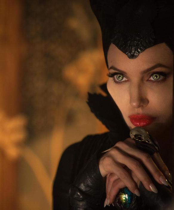 Brad Pitt Aggredito Da Squilibrato Alla Prima Di Maleficent Notizie