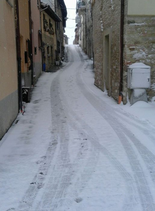 Gualdo Tadino in difficoltà neve da ieri Notizie Ansa it