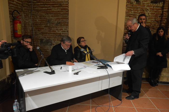 Sfratto Ateneo Oristano Muro Contro Muro Sardegna Ansa It