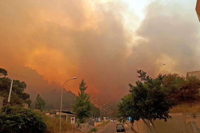 Incendi: Brucia Ancora La Sicilia - Sicilia - Ansa.it