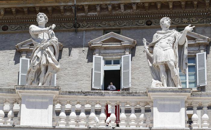 Caldo: Papa, non abbandonare anziani, né sfruttare lavoratori -  Oltretevere 