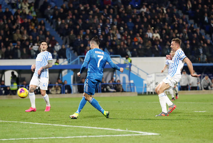 Serie A Spal Juventus 1 2 Record Gol Per Cr7 Sport Ansa