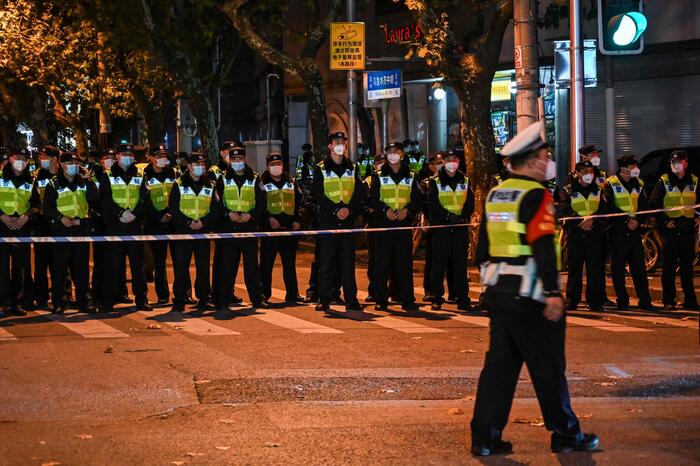 Covid Cina Centinaia Di Manifestanti A Pechino E Shanghai Asia