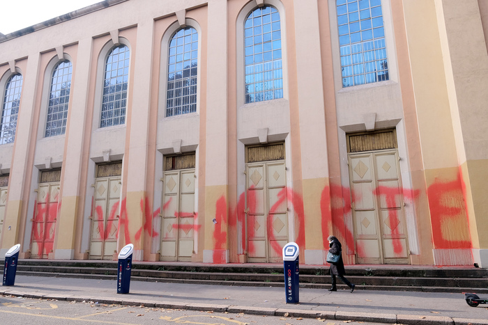 Vaccino Uguale Morte Scritte No Vax All Isef Di Torino Primopiano