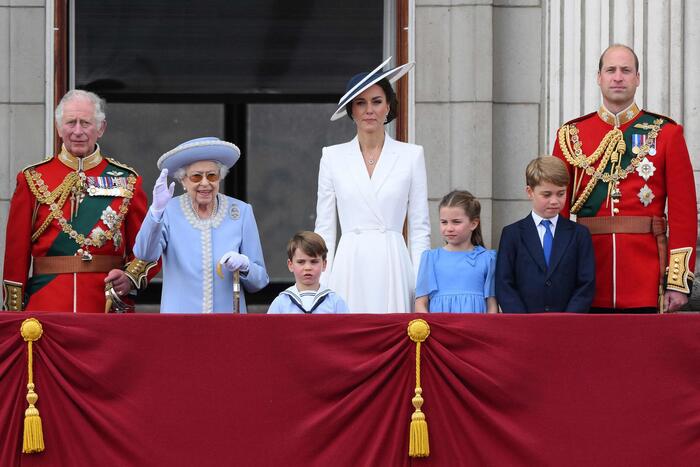 Elisabetta II, l'ultima grande Regina 2022 - Elisabetta II, l'ultima grande  regina - Video - RaiPlay