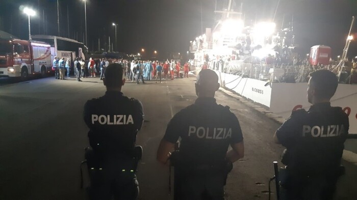 Migranti Fermati Scafisti Per Sbarco Agosto A Crotone Notizie